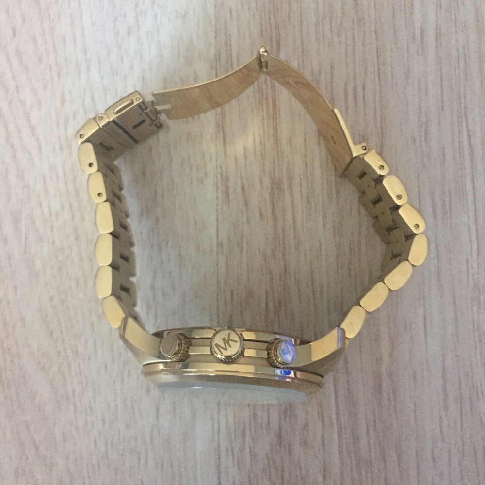 Michael Kors Oversized “ Gold “ Watch . - Picture 4 of 6